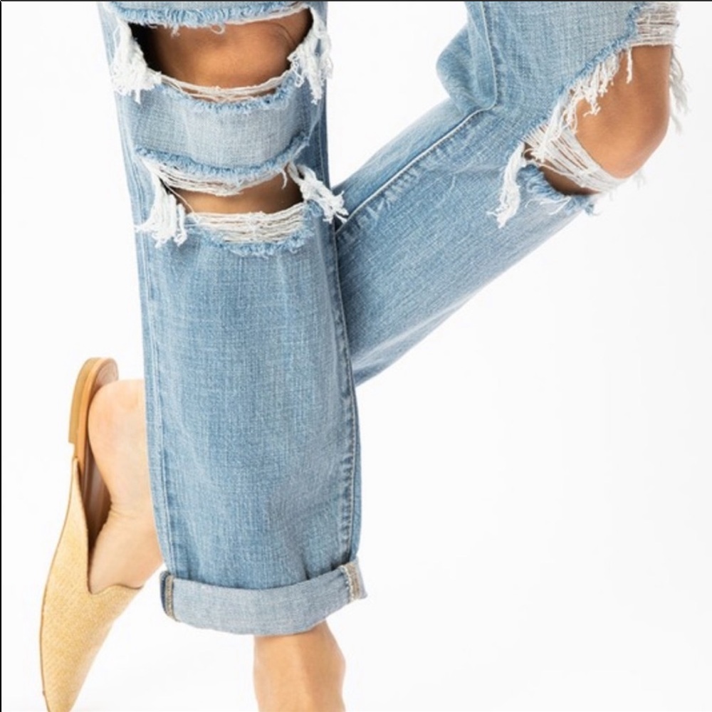 Distressed MOM Jeans - Picture 3 of 5